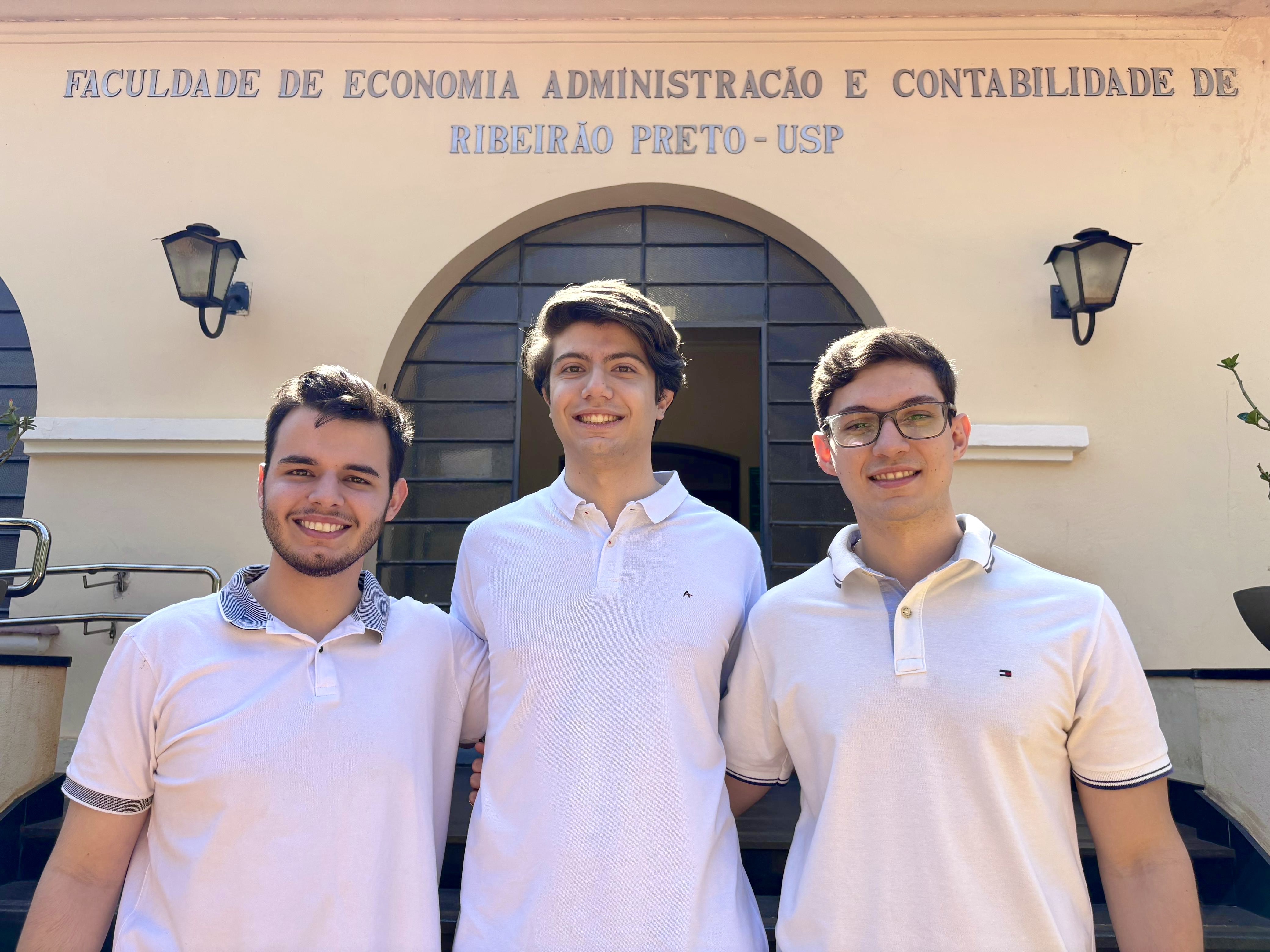 Foto da equipe da SIA Educação